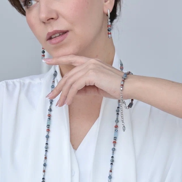 Браслет "Лариат с аквамарином, кианитом и кораллом"